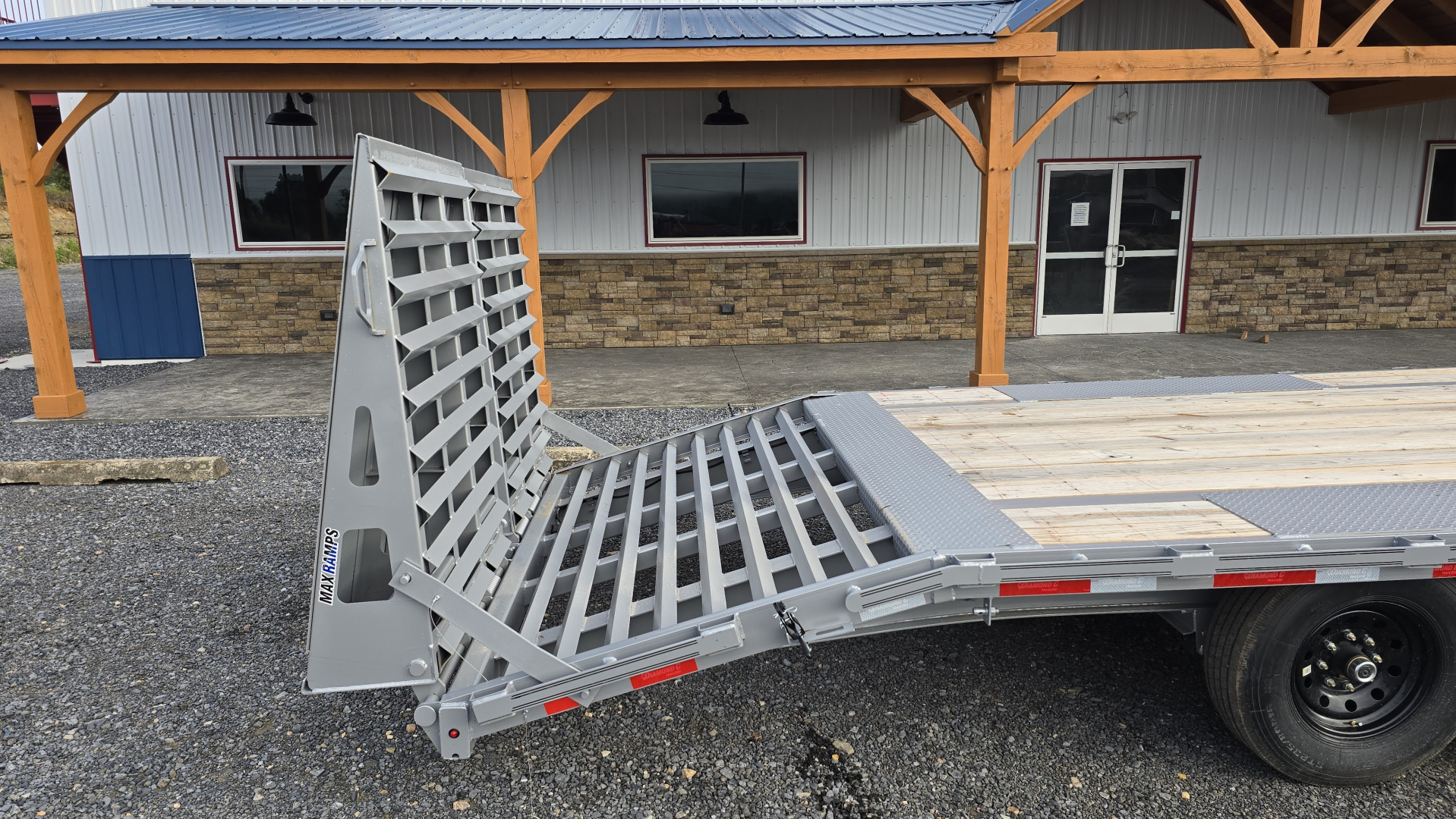 New 2025 Diamond C Trailers FMAX207 Flatbed Trailer / 15.5k GVWR / 28'