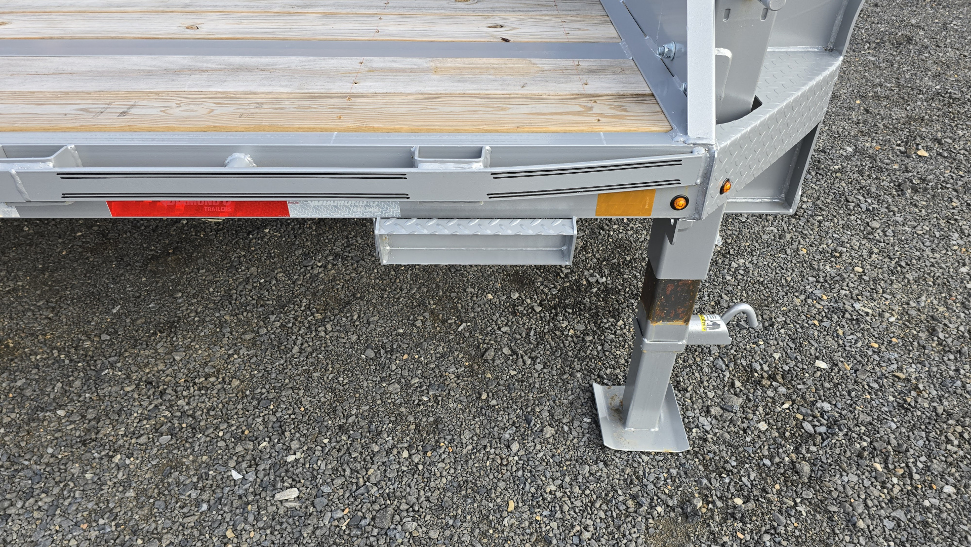 New 2025 Diamond C Trailers FMAX207 Flatbed Trailer / 15.5k GVWR / 28'