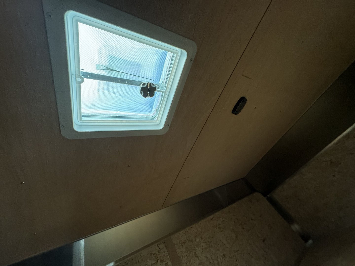 New 2025 WELLS CARGO MTG8538R5 Cargo / Enclosed Trailer 102X38 TA TRI AXLE GN(GVW:21000) WHITE