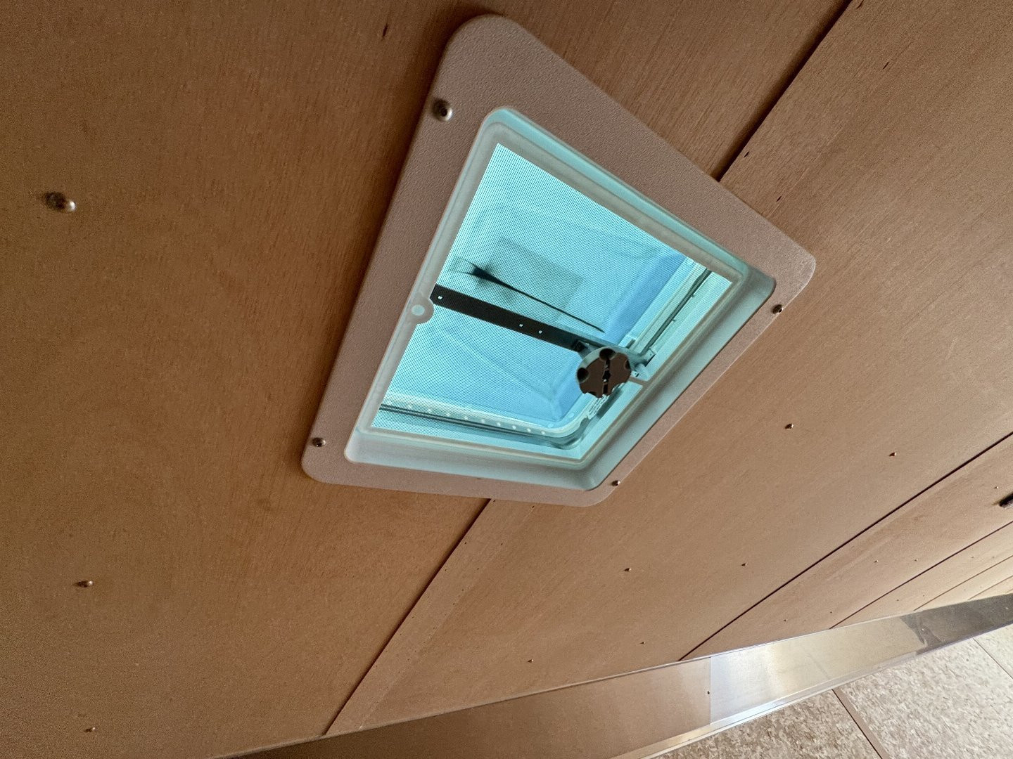 New 2025 WELLS CARGO MTG8538R5 Cargo / Enclosed Trailer 102X38 TA TRI AXLE GN(GVW:21000) WHITE