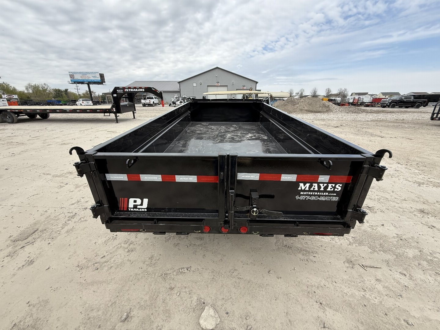 New 2025 PJ Trailers Dump Trailer 72X12 TA (GVW:9899)BLACK