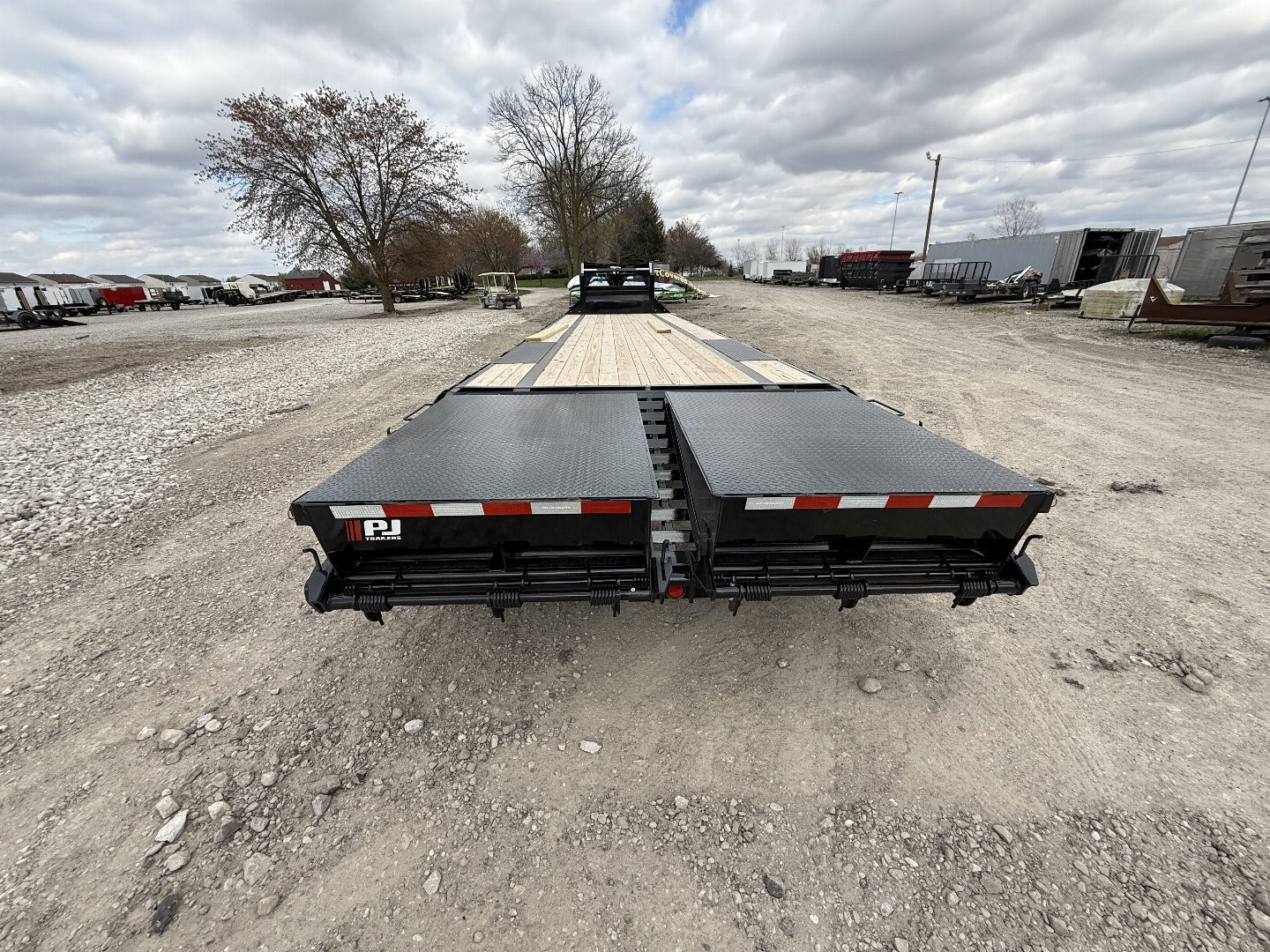 New 2025 PJ Trailers LS352 Equipment Trailer 102X35 TA GOOSNECK DOVETAIL W/ SINGLES (GVW:15680) BLACK