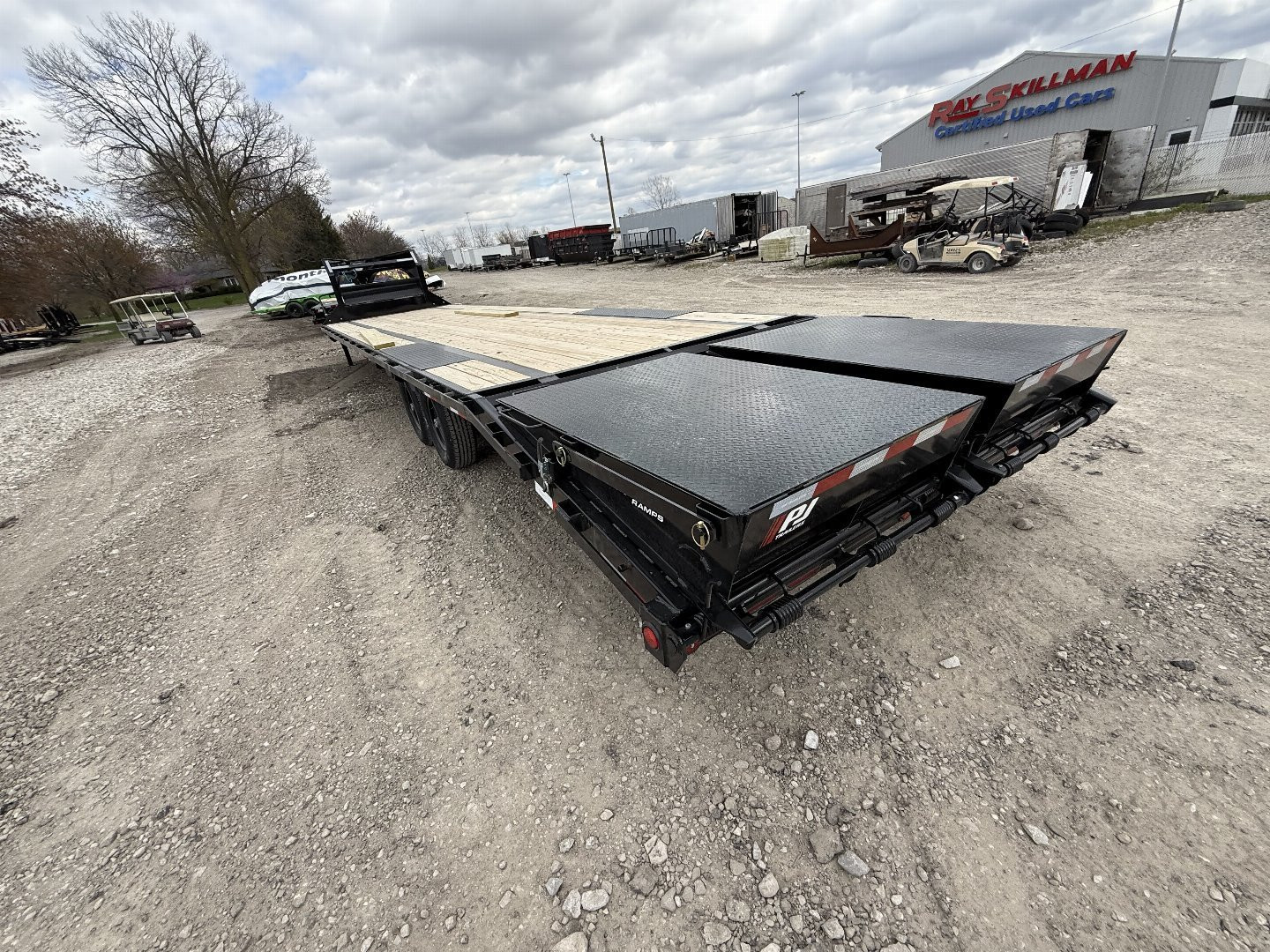 New 2025 PJ Trailers LS352 Equipment Trailer 102X35 TA GOOSNECK DOVETAIL W/ SINGLES (GVW:15680) BLACK