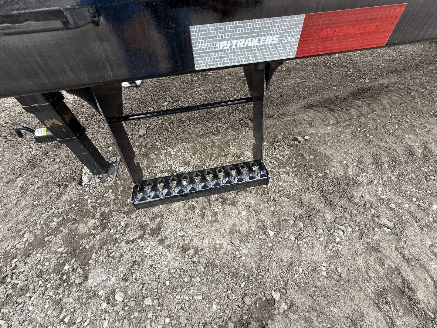 New 2025 PJ Trailers PL252 Deckover Trailer 102X25 TA PINTLE W/ DUALS (GVW:25000) BLACK