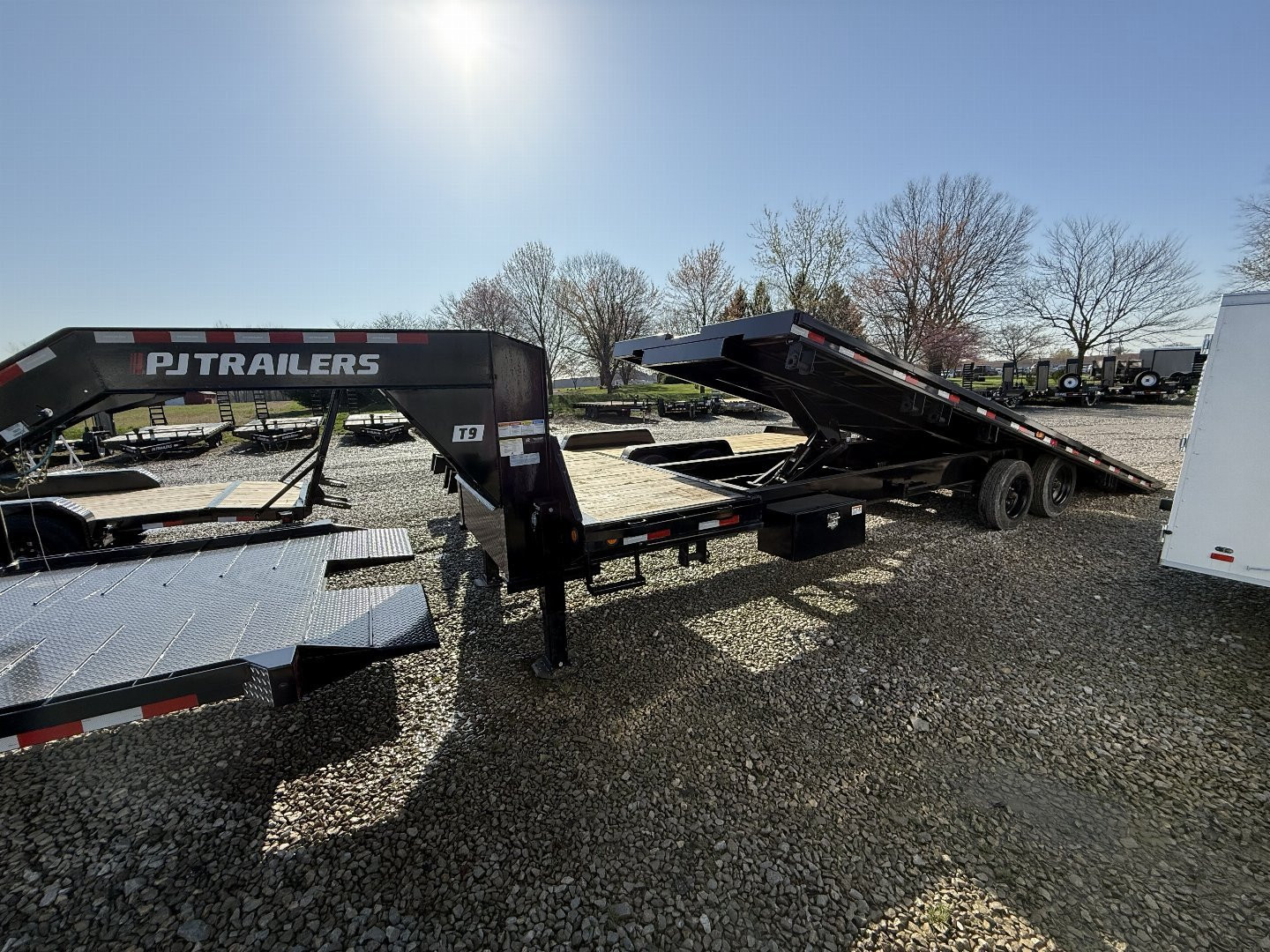 New 2023 PJ Trailers Deckover Trailer 102X28 TA GOOSENECK PARTIAL TILT (GVW:18000) BLACK