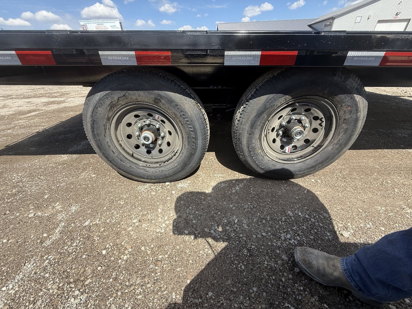 New 2025 PJ Trailers Deckover Trailer 102X18 TA STRAIGHT DECK (GVW:14000) BLACK SLIDE IN RAMPS