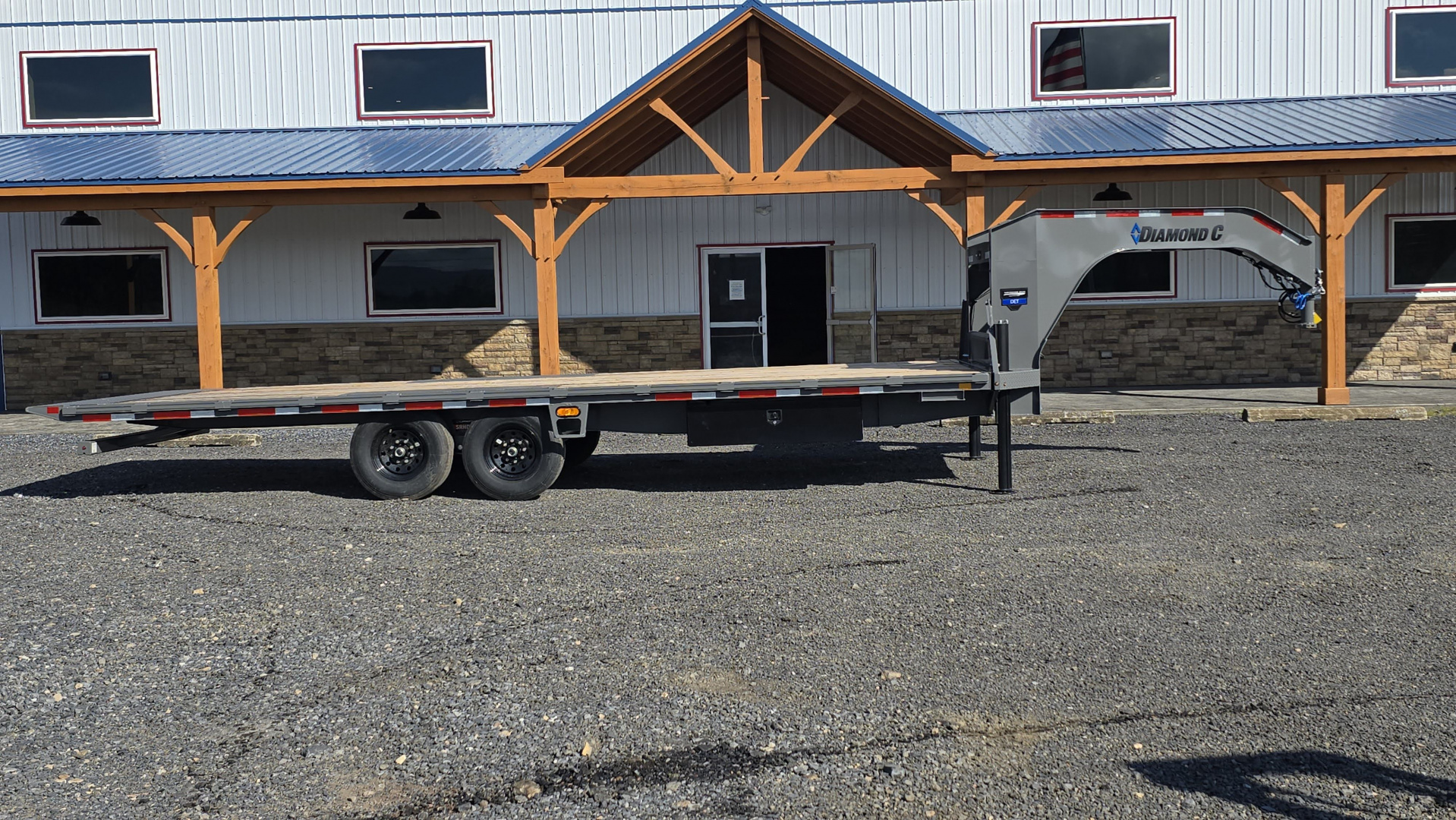 New 2025 Diamond C Trailers DET207 Deckover Tilt / 14.9k GVWR / 24'