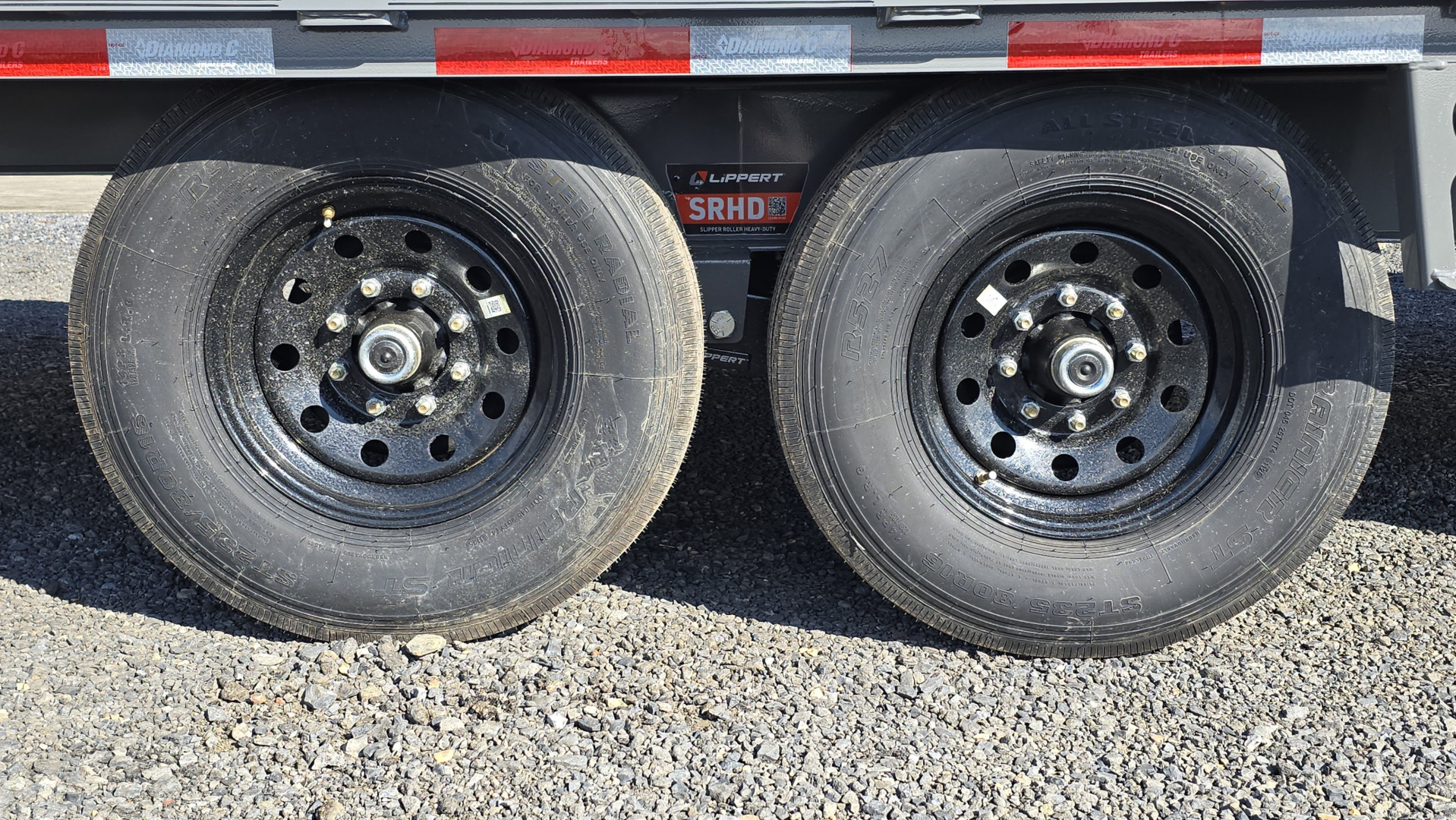New 2025 Diamond C Trailers DET207 Deckover Tilt / 14.9k GVWR / 24'