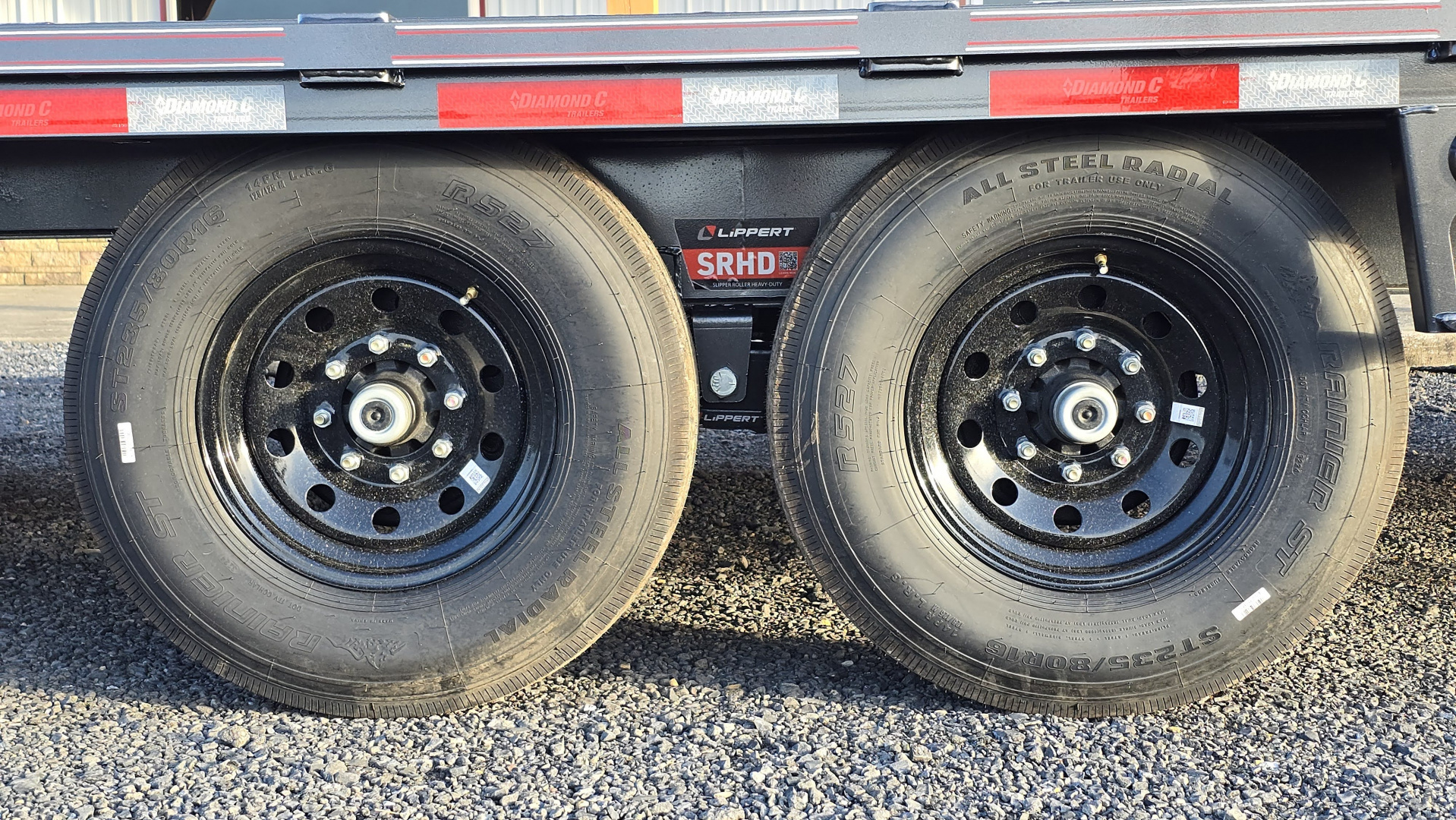 New 2025 Diamond C Trailers DET207 Deckover Tilt / 14.9k GVWR / 24'