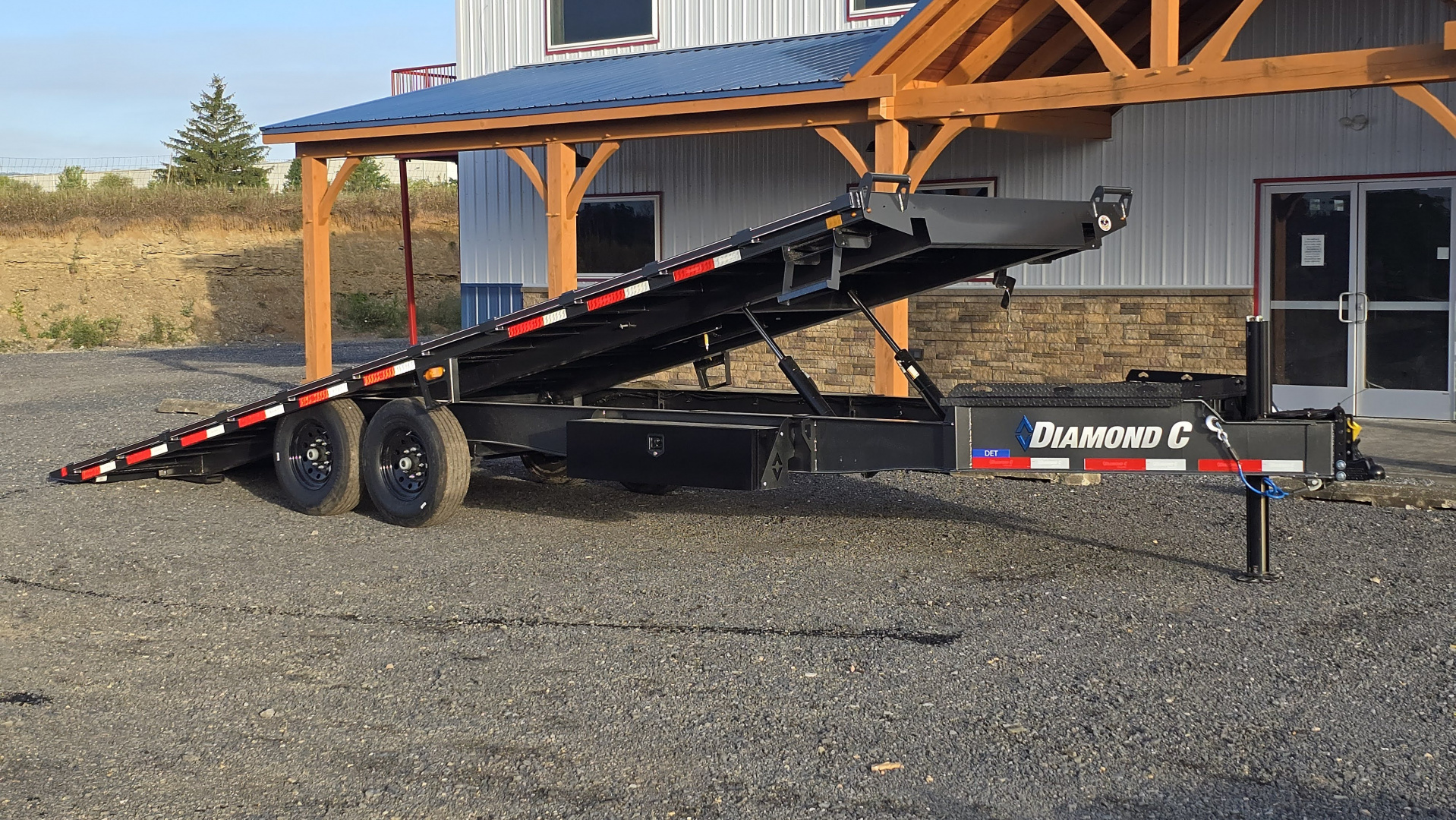 New 2025 Diamond C Trailers DET207 Deckover Tilt / 14.9k GVWR / 24'