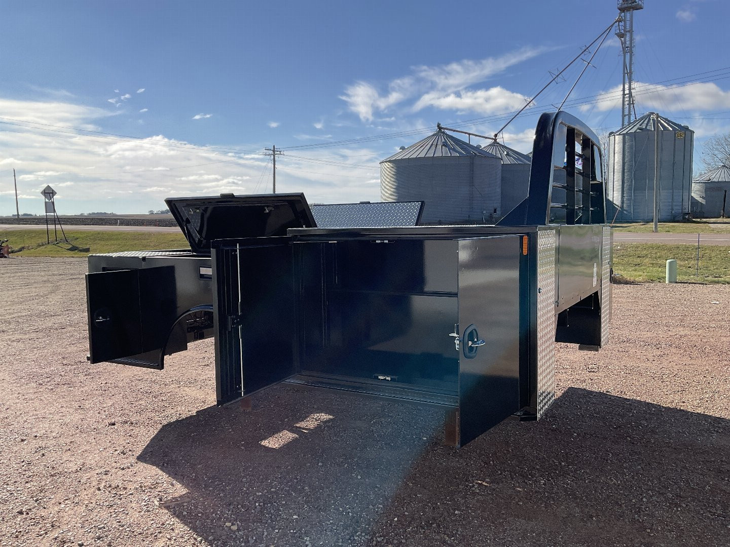 New 2026 CM Truck Beds TM 11'4/94/84/34 SD DLX Truck Bodies