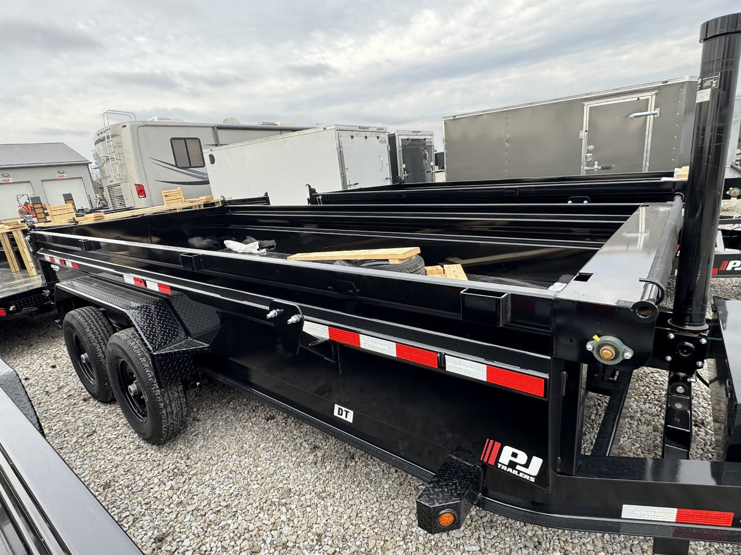 New 2025 PJ Trailers DT162 LOW PRO TELESCOPIC DUMP Trailer 83X16 TA SPLIT/SPREADER GATE (GVW:14000)BLACK