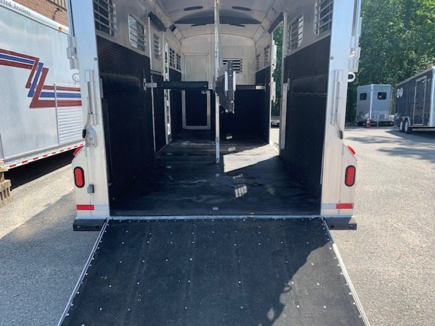 Used 2004 C&C 4 Horse head -head Horse Trailer