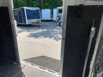 Used 2004 C&C 4 Horse head -head Horse Trailer