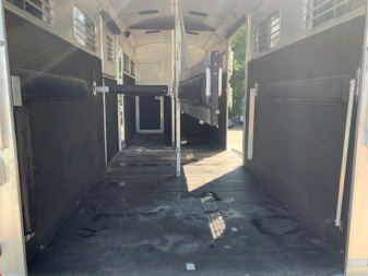 Used 2004 C&C 4 Horse head -head Horse Trailer