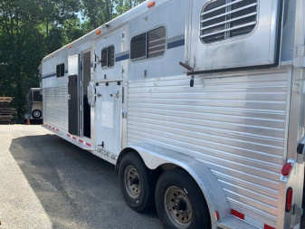 Used 2004 C&C 4 Horse head -head Horse Trailer