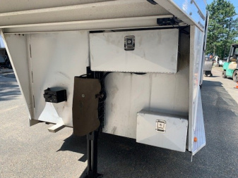 Used 2004 C&C 4 Horse head -head Horse Trailer
