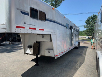 Used 2004 C&C 4 Horse head -head Horse Trailer