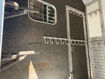 Used 2004 C&C 4 Horse head -head Horse Trailer