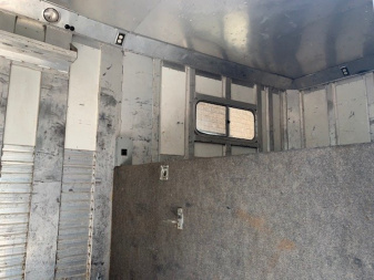 Used 2004 C&C 4 Horse head -head Horse Trailer