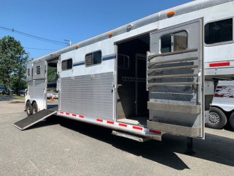 Used 2004 C&C 4 Horse head -head Horse Trailer