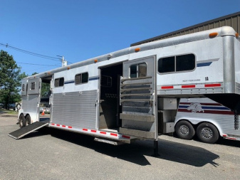 Used 2004 C&C 4 Horse head -head Horse Trailer