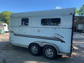 Used 2004 Trailers USA 2h D/room Horse Trailer