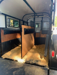 Used 2004 Trailers USA 2h D/room Horse Trailer