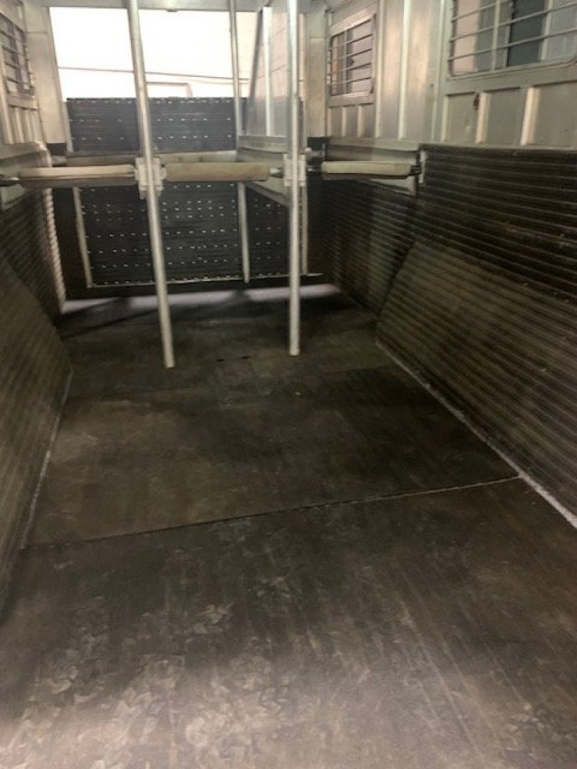 Used 1999 Sooner 4h / 6h gn Horse Trailer