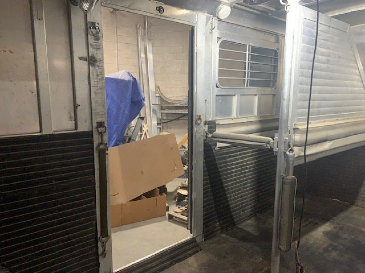 Used 1999 Sooner 4h / 6h gn Horse Trailer