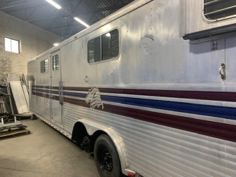 Used 1999 Sooner 4h / 6h gn Horse Trailer