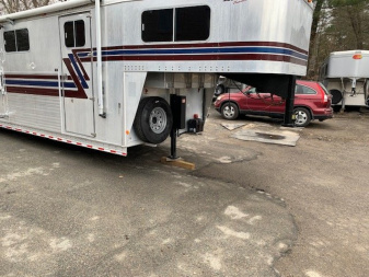 Used 1999 Sooner 4h / 6h gn Horse Trailer