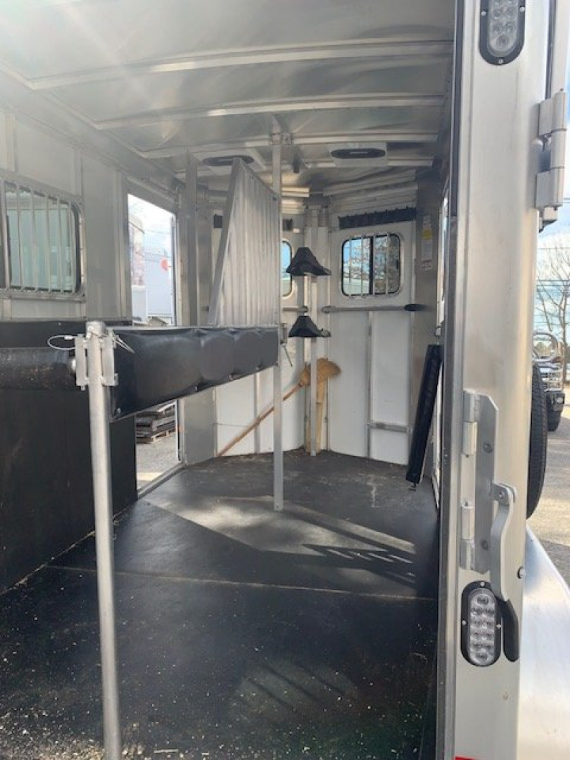 Used 2022 Sundowner Trailers 2h Elite BP Horse Trailer