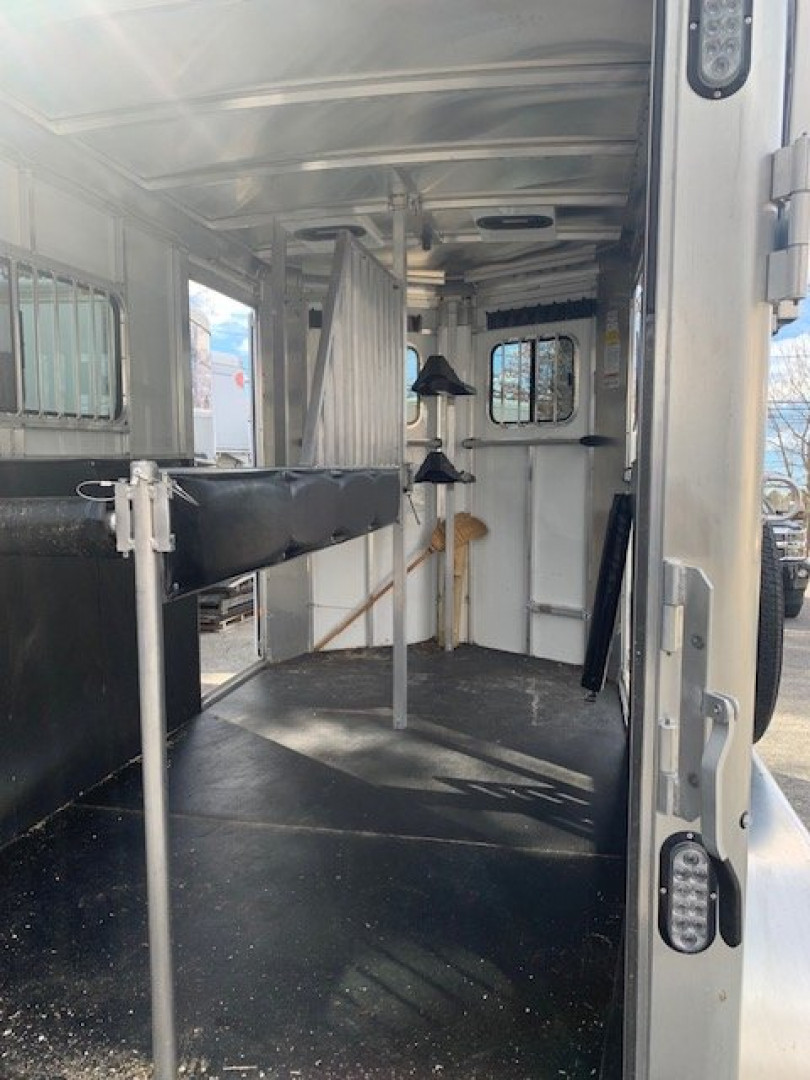 Used 2022 Sundowner Trailers 2h Elite BP Horse Trailer