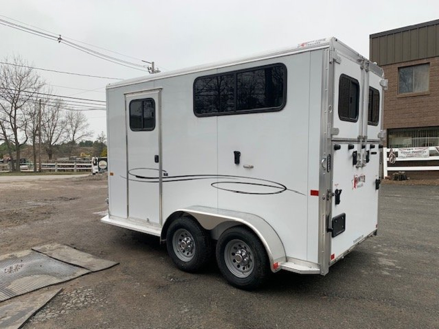 New 2025 Frontier Trailers 2h D/room Horse Trailer
