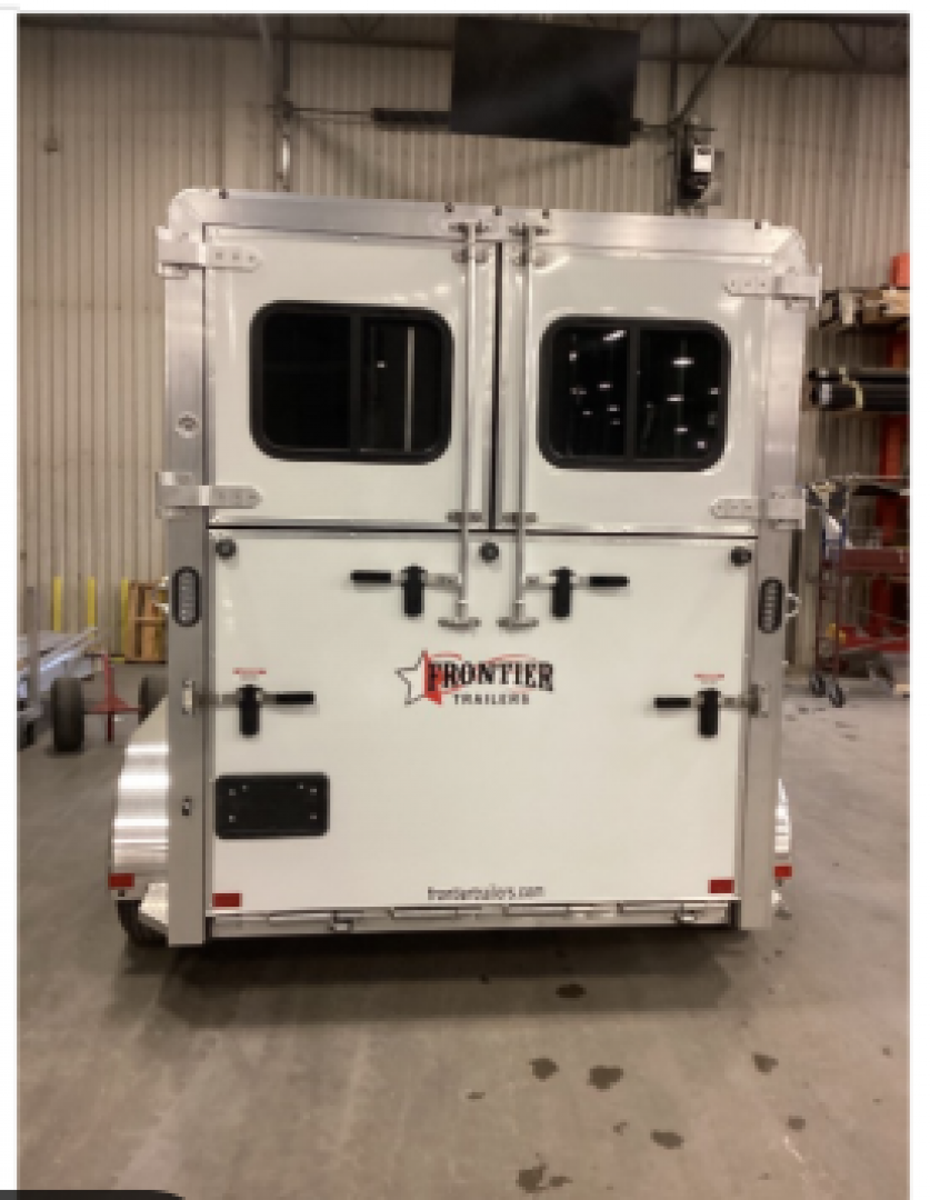 New 2025 Frontier Trailers 2h D/room Horse Trailer