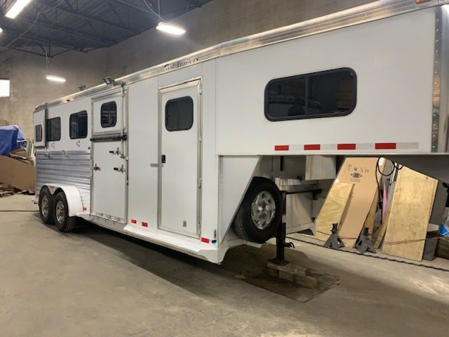 Used 2008 Cimarron Trailers 2+1 gn Horse Trailer