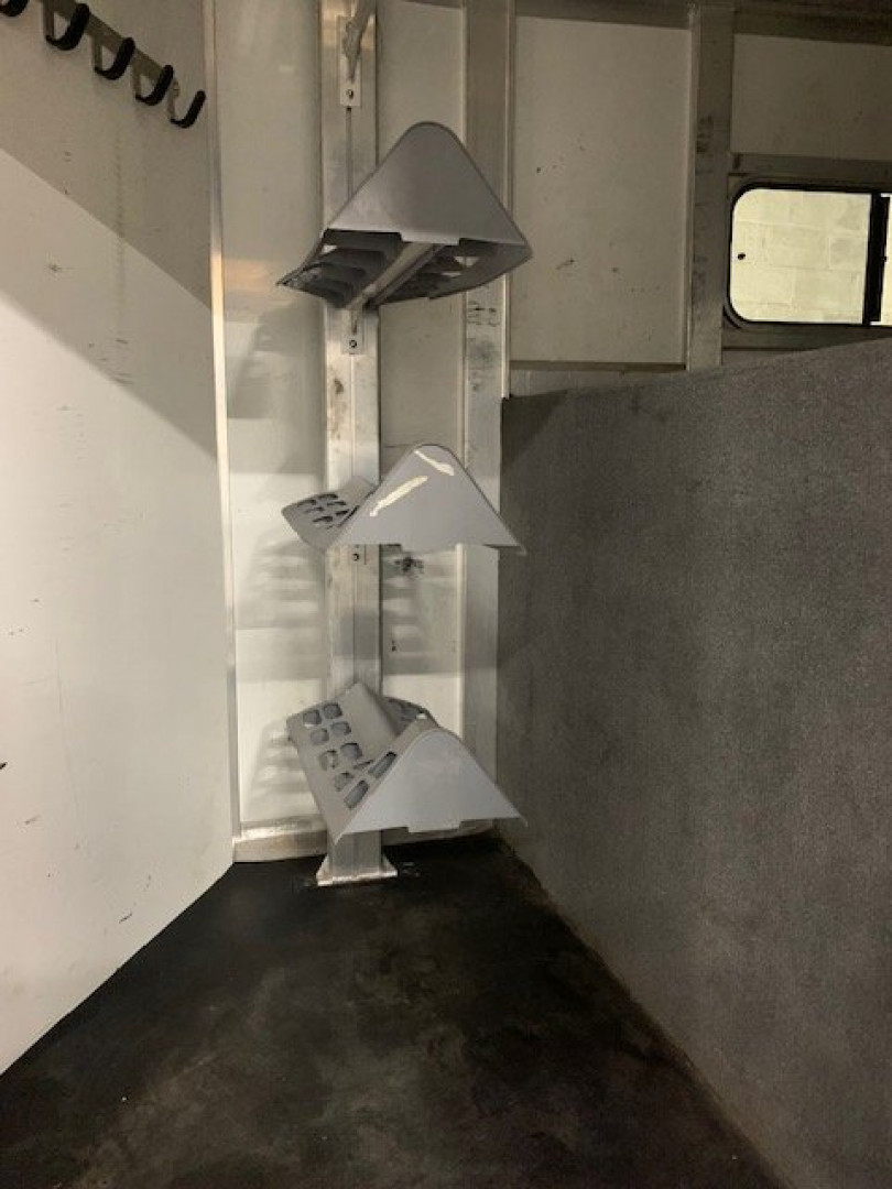 Used 2008 Cimarron Trailers 2+1 gn Horse Trailer