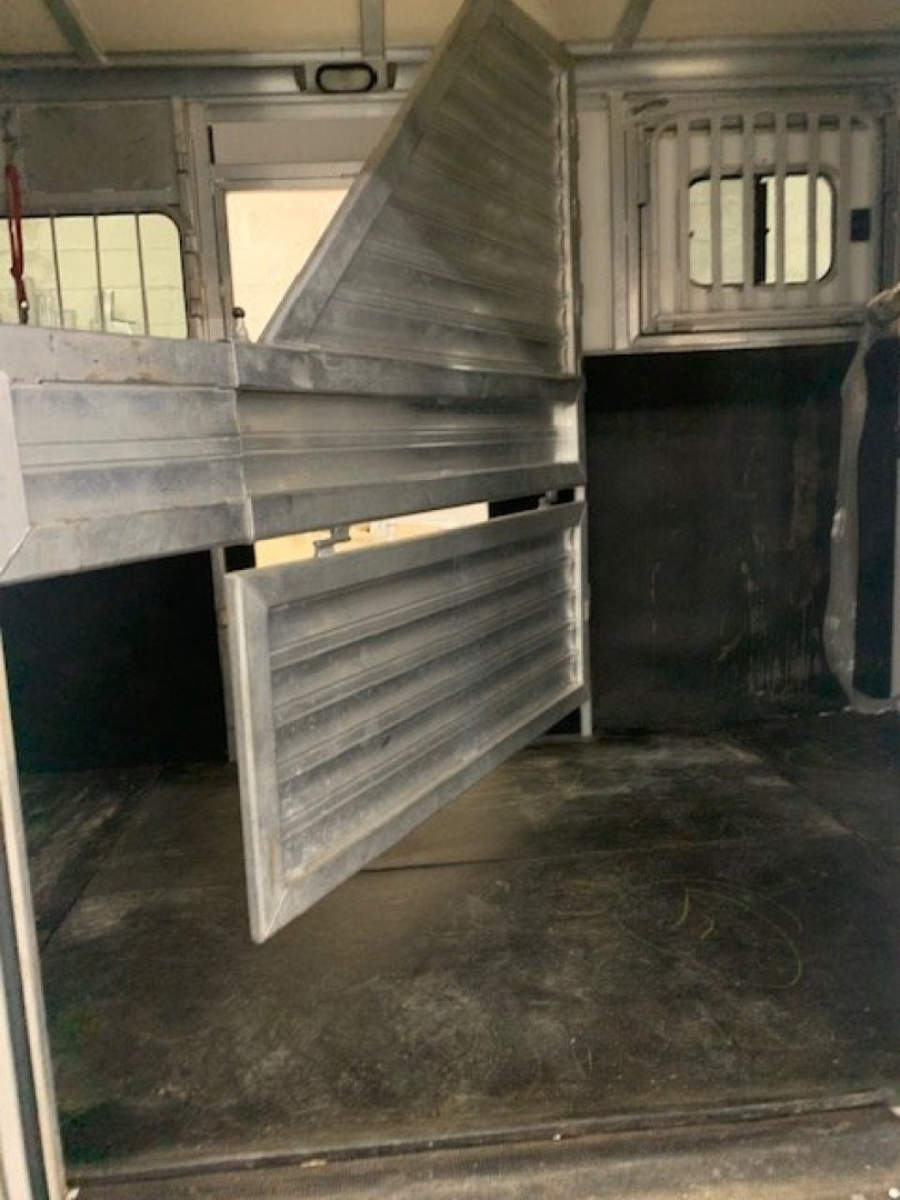 Used 2008 Cimarron Trailers 2+1 gn Horse Trailer