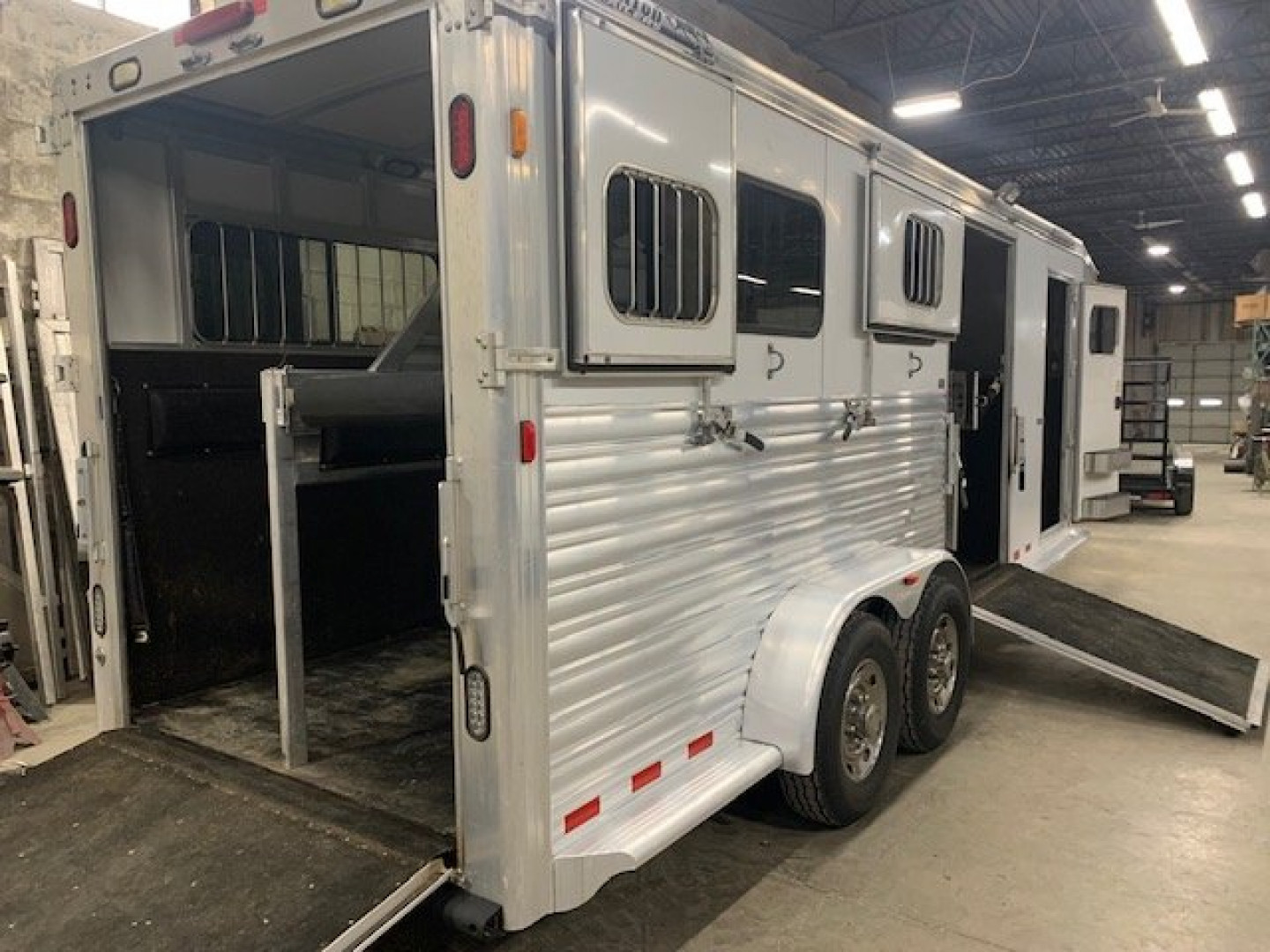 Used 2008 Cimarron Trailers 2+1 gn Horse Trailer