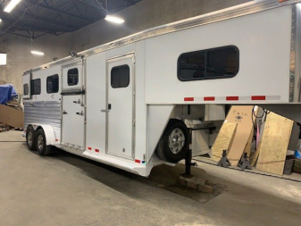 Used 2008 Cimarron Trailers 2+1 gn Horse Trailer