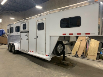 Used 2008 Cimarron Trailers 2+1 gn Horse Trailer