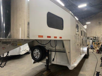 Used 2008 Cimarron Trailers 2+1 gn Horse Trailer