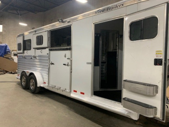Used 2008 Cimarron Trailers 2+1 gn Horse Trailer