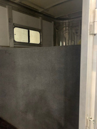 Used 2008 Cimarron Trailers 2+1 gn Horse Trailer