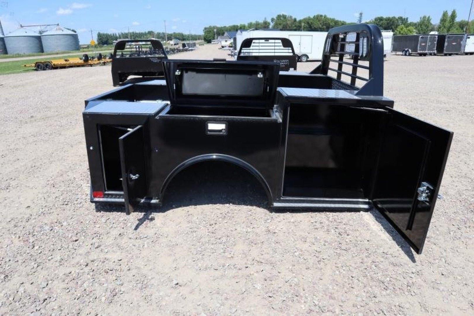 New 2026 CM Truck Beds TM DELUXE 8'6/97/56/42 GM Truck Bed