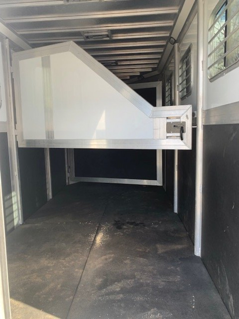 Used 2012 Eclipse 3h Slant Bumper Pull Horse Trailer