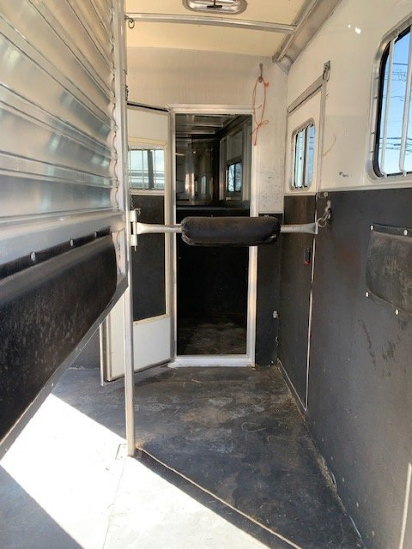 Used 2008 Cimarron Trailers 2h G/N D/Room Horse Trailer