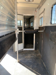 Used 2008 Cimarron Trailers 2h G/N D/Room Horse Trailer