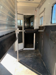 Used 2008 Cimarron Trailers 2h G/N D/Room Horse Trailer